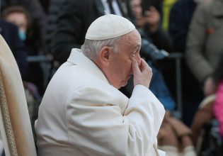 Πάπας: Ξέσπασε σε λυγμούς για τη «μαρτυρική» Ουκρανία