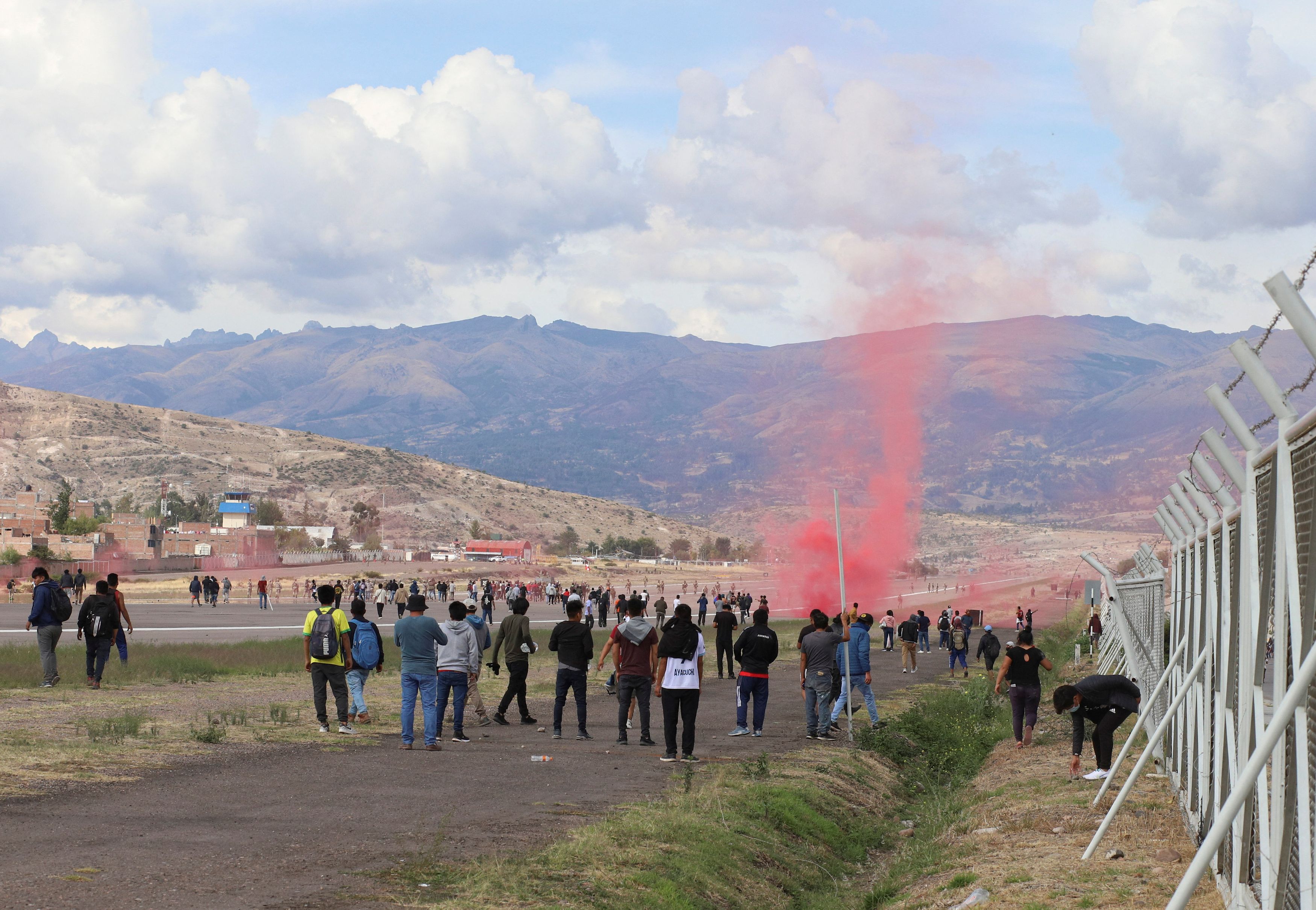 Περού: Να γίνουν πρόωρες εκλογές προτείνει η πρόεδρος Μπολουάρτε - Συνεχίζονται οι πολύνεκρες ταραχές