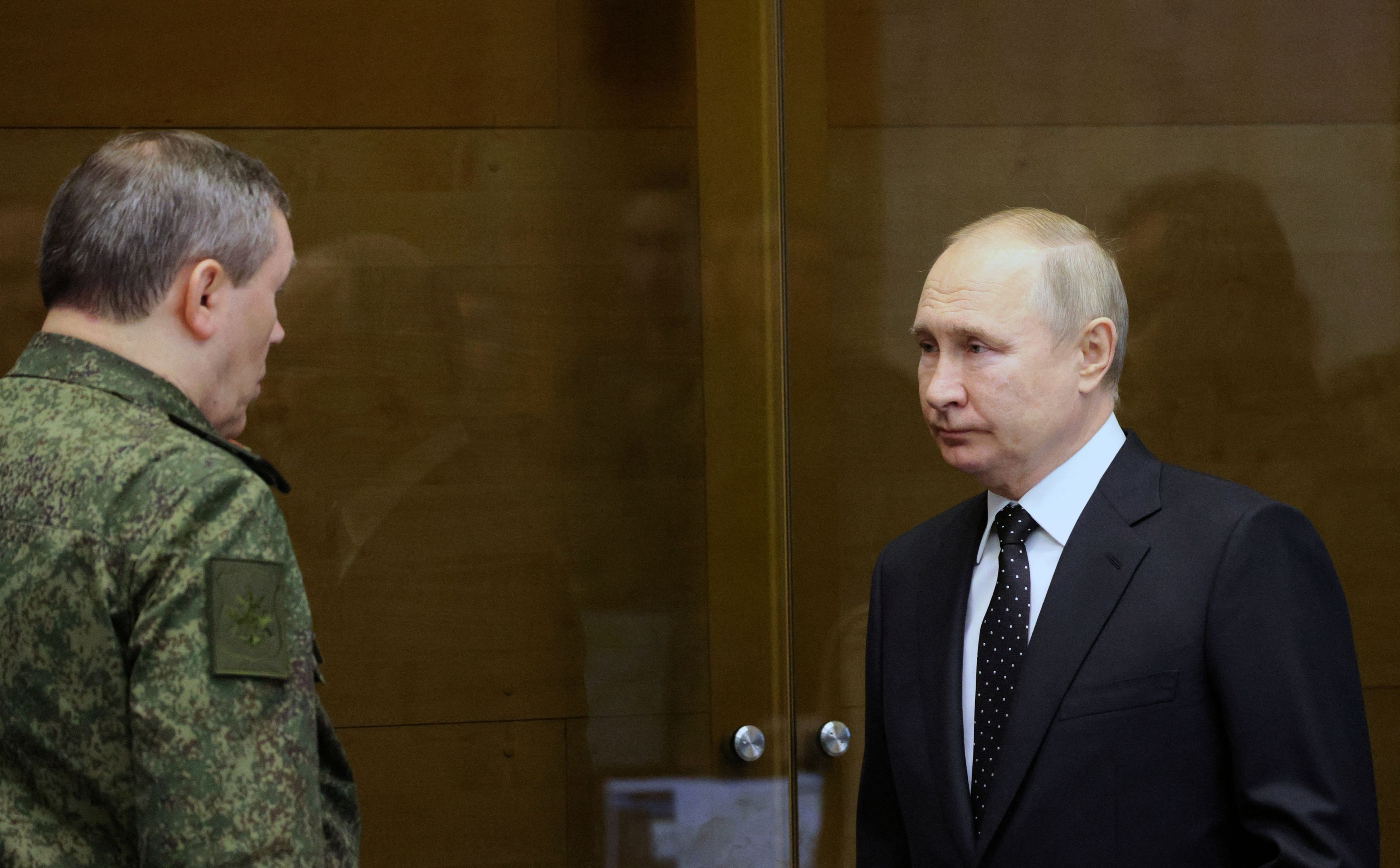 Ουκρανία: Υπό το βλέμμα του Πούτιν οι πυραυλικές επιθέσεις - Τι ζήτησε από τους στρατηγούς του