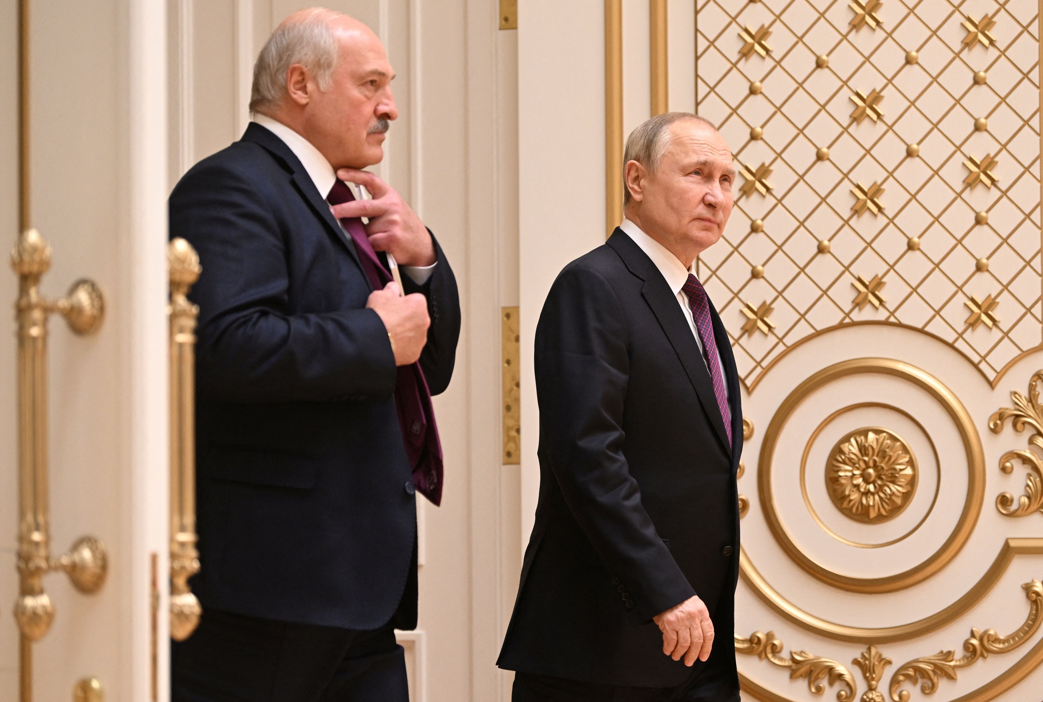 Ρωσία: Τι κρύβει η σπάνια επίσκεψη του Πούτιν στο Μινσκ - Θα σύρει τη Λευκορωσία στον πόλεμο;