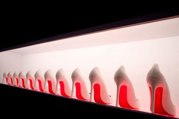 Amazon: Ήττα στη δικαστική διαμάχη για τα μαϊμού παπούτσια Louboutin