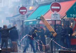 Παρίσι: Ο μακελάρης είχε επιτεθεί με σπαθί σε καταυλισμό προσφύγων – Ξέσπασμα οργής στη γειτονιά των Κούρδων
