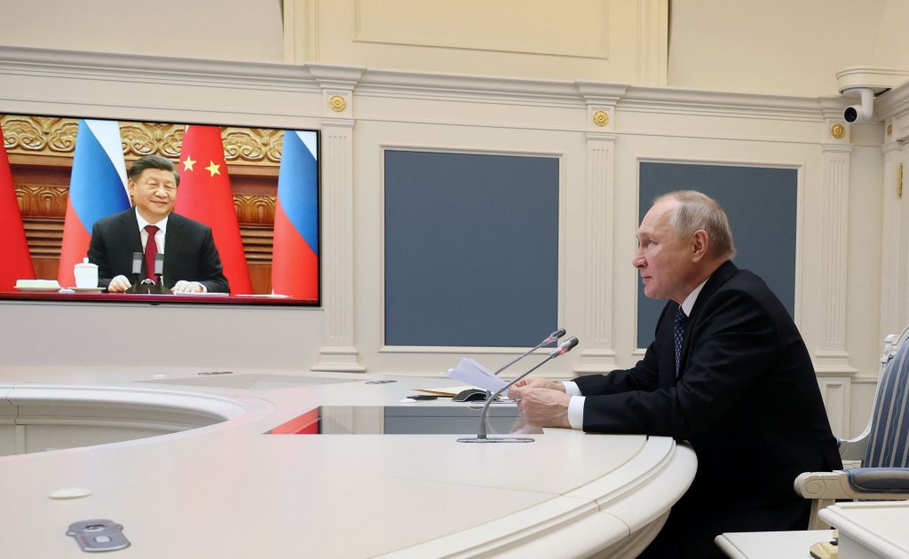 Ρωσία: Ενισχύει τη στρατιωτική συνεργασία με την Κίνα την ώρα που η Δύση μιλά για απομονωμένο Πούτιν