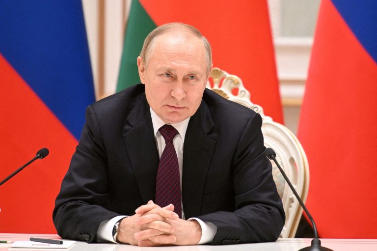 Πούτιν: Η Δύση χρησιμοποιεί την Ουκρανία για να καταστρέψει τη Ρωσία, λέει στο πρωτοχρονιάτικο μήνυμά του