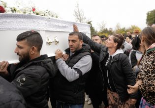 Νέα δίωξη για τον αστυνομικό που πυροβόλησε και σκότωσε τον 16χρονο Ρομά