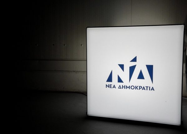 Γαλάζιες αποστάσεις και αμηχανία για Σπυράκη – Αβραμόπουλο