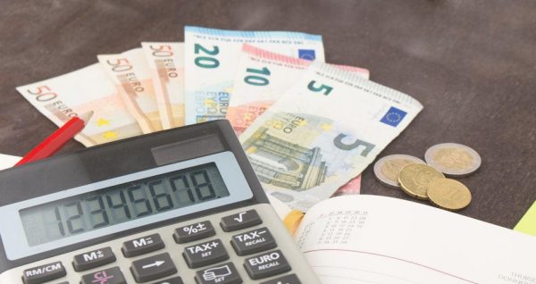 Εφορία: Μείωση φορολογικών συντελεστών με πάταξη φοροδιαφυγής