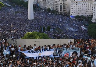 Πανικός στην Αργεντινή μετά την πρόκριση στον τελικό: Βγήκαν στους δρόμους, ατέλειωτο πάρτι