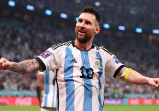 Το μαγικό δέσιμο των κορδονιών του Μέσι