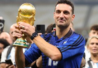 Λύγισε ο Σκαλόνι: «Το αφιερώνω στον πατέρα μου, ελπίζω να με βλέπει»