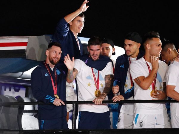 Τρομακτικό: Καλώδιο παραλίγο να… αποκεφαλίσει τον Μέσι και τους συμπαίκτες του