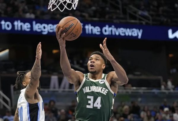 Μάτζικ – Μπάκς 102-109: Ο… οδοστρωτήρας Γιάννης οδήγησε στη νίκη το Μιλγουόκι