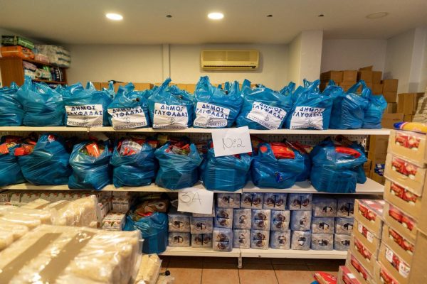 Δύο χιλιάδες δημότες της Γλυφάδας, ενισχύονται με τρόφιμα από τον Δήμο