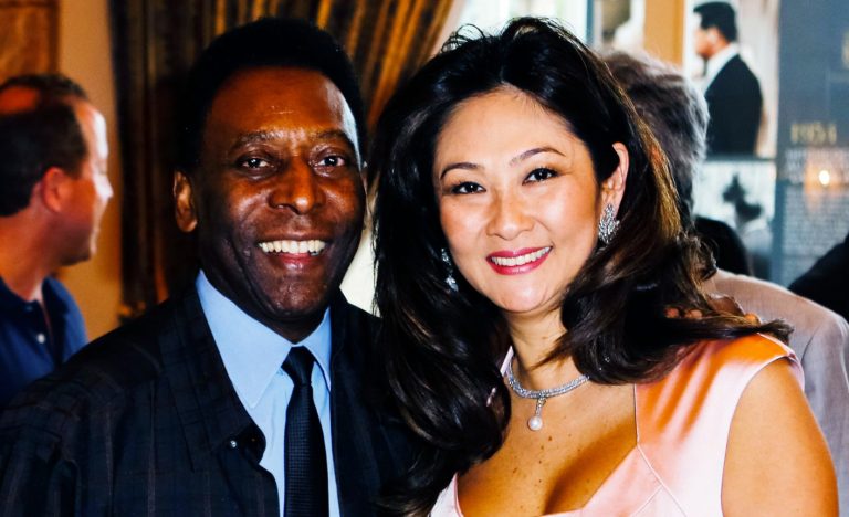 Πελέ: Ποια είναι η τρίτη σύζυγός του που δεν φεύγει λεπτό από το πλευρό του – Παντρεύτηκαν δεκαετίες αφότου γνωρίστηκαν