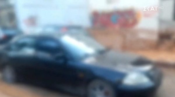 Δημοσιογράφος τσακώθηκε on air με αστυνομικό στο Μαρούσι: «Μην μπαίνετε μπροστά, κάνω τη δουλειά μου»