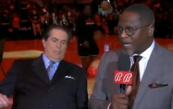 Παρουσιαστής παθαίνει κρίση σε ζωντανή μετάδοση – Σοκαριστικό βίντεο