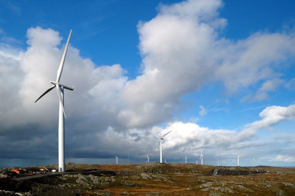 Ανανεώσιμες Πηγές Ενέργειας: Aμετάβλητος ο στόχος ενόψει 2030 στην ΕΕ – Επιταχύνονται οι αδειοδοτήσεις