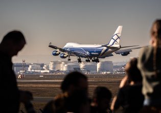 Κοροναϊός: Ελέγχους στα λύματα αεροδρομίων για νέα στελέχη από Κίνα εξετάζουν ΕΕ και ΗΠΑ