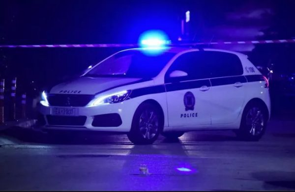 Κλέφτης… για κλάματα: Άρπαξε καινούργιο αγροτικό, το τράκαρε, κοιμήθηκε μέσα σε αυτό και τελικά συνελήφθη