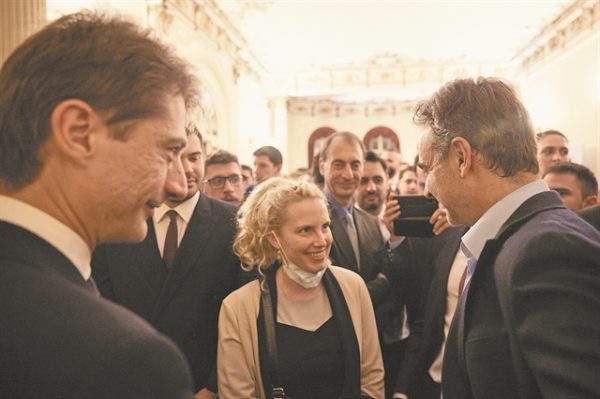 3+1 εκκρεμότητες φρενάρουν τα άμεσα εκλογικά σενάρια