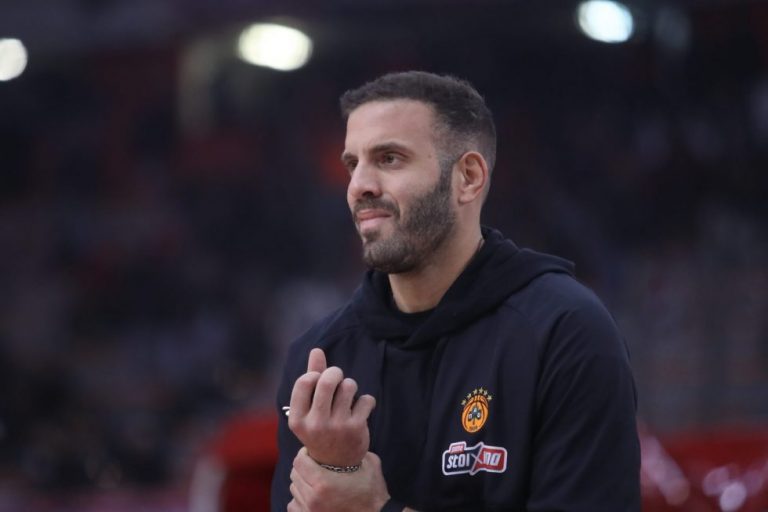 Ο Νίκος Παππάς χαρίζει τις απολαβές του στις καθαρίστριες του ΟΑΚΑ