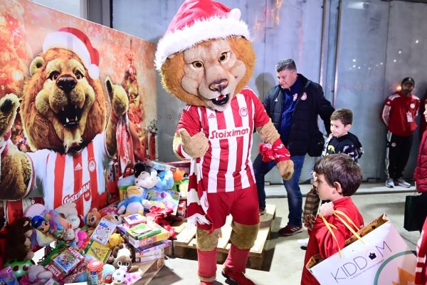 Ολυμπιακός: Γέμισε με παιδικά παιχνίδια η εμπορική στοά της θύρας 25 του Σταδίου «Γ. Καραϊσκάκης» (pics)