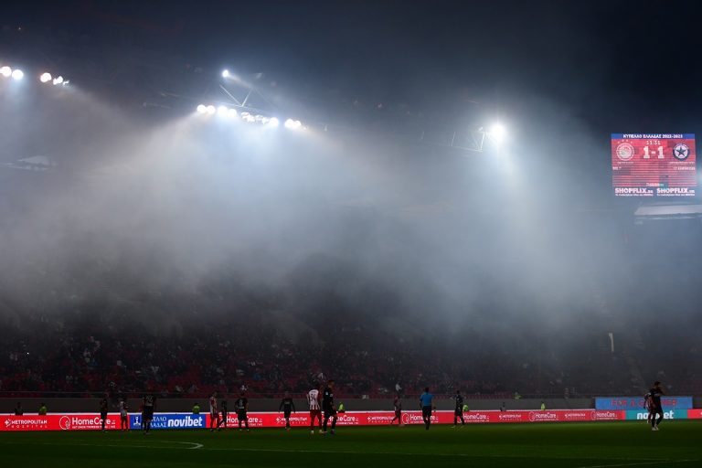 «Έπεσαν» τα φώτα στο «Γ. Καραϊσκάκης» – Προσωρινή διακοπή στο ματς