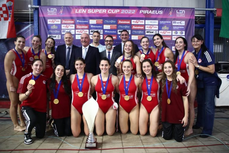 Τα «κλικ» από την απονομή του Σουπερ Καπ στον Ολυμπιακό