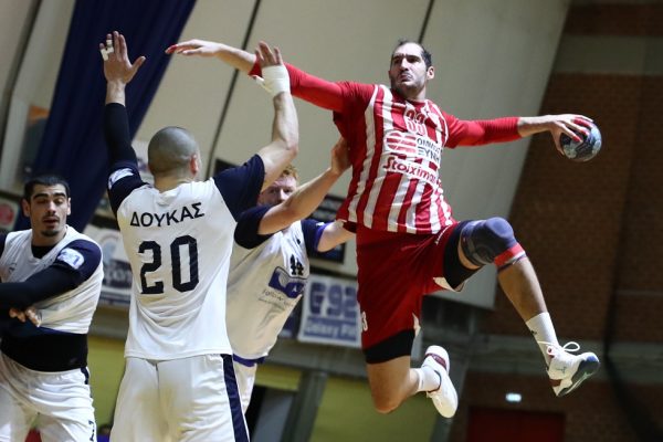Ολυμπιακός – Δούκας (30-28): Δύσκολη επικράτηση για τους ερυθρόλευκους