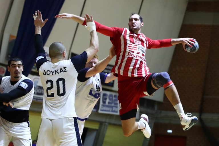 Ολυμπιακός – Δούκας (30-28): Δύσκολη επικράτηση για τους ερυθρόλευκους