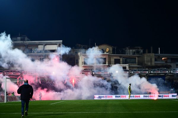 Επεισόδια από τους οπαδούς του ΠΑΣ, διακοπή στους Ζωσιμάδες