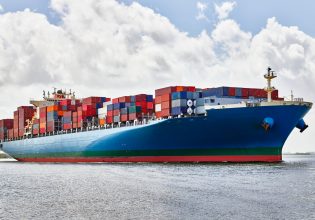 Φόρος άνθρακα: Πολιτική συμφωνία στην ΕΕ για τα εισαγόμενα προϊόντα