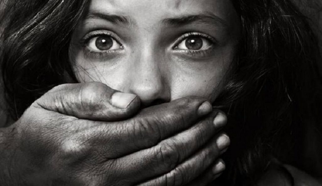 Καλαμάτα: Με εντολή Κεραμέως – Σε αργία ο εκπαιδευτικός που κατηγορείται για ασέλγεια σε βάρος της 12χρονης κόρης του