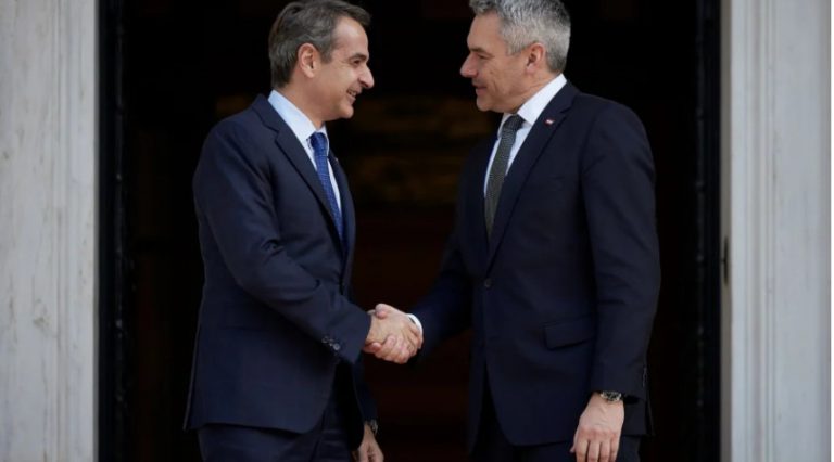 Ενεργειακό, μεταναστευτικό και διμερείς σχέσεις στη συνάντηση Μητσοτάκη – Νεχάμερ