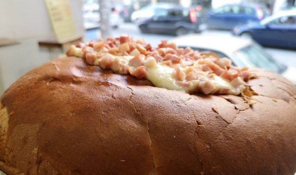 Θεσσαλονίκη: Φούρνος φτιάχνει βασιλόπιτες με… παστουρμά και μουσακά