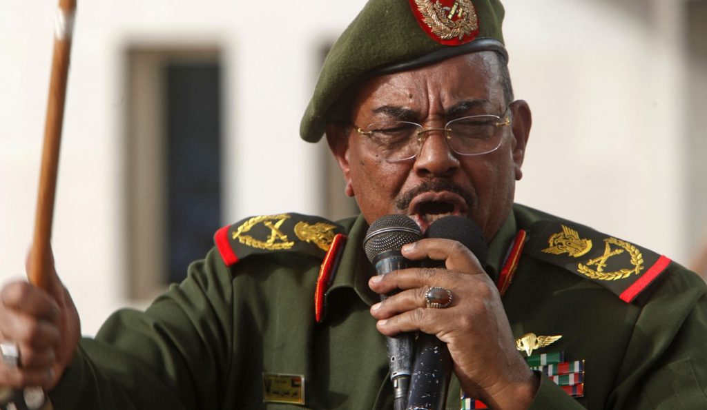 Σουδάν: Αντιμέτωπος με τη θανατική ποινή ο πρώην πρόεδρος Μπασίρ – Ανέλαβε την ευθύνη για το πραξικόπημα του 1989