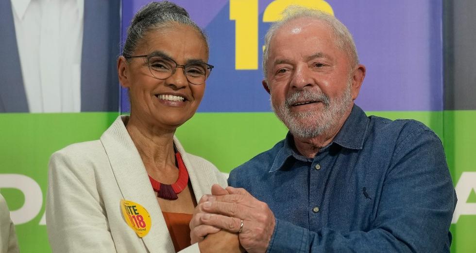 Βραζιλία: Υπουργός περιβάλλοντος η Μαρίνα Σίλβα, μια δυναμική ακτιβίστρια για την προστασία του Αμαζονίου