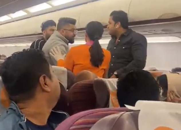 Πανικός σε πτήση: Αδιανόητο ξύλο επιβατών – Οι αεροσυνοδοί προσπαθούσαν να τους χωρίσουν