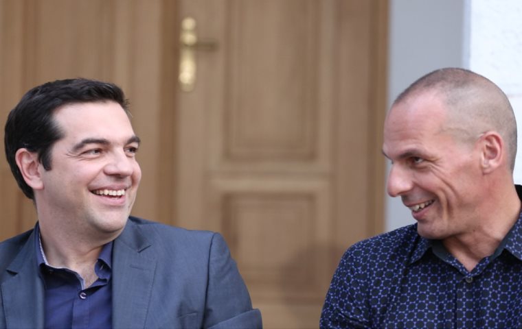 Ρήγματα στο τέλμα