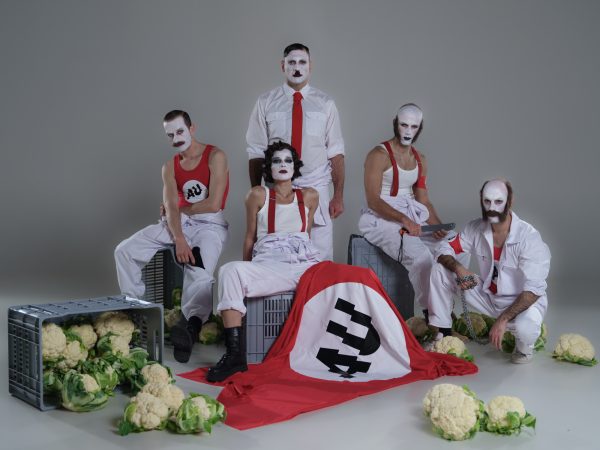 Άρης Μπινιάρης και Γιώργος Χρυσοστόμου παρουσιάζουν Μπρέχτ