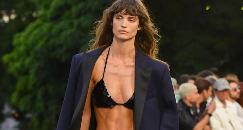 Τσάρλμπι Ντιν: Πώς ένα τροχαίο πριν από… δέκα χρόνια στοίχισε τη ζωή στη γνωστή ηθοποιό