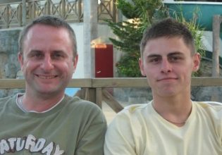 Ένα τηλεφώνημα τον στοιχειώνει ακόμα – Η συγκλονιστική ιστορία του Chris Door