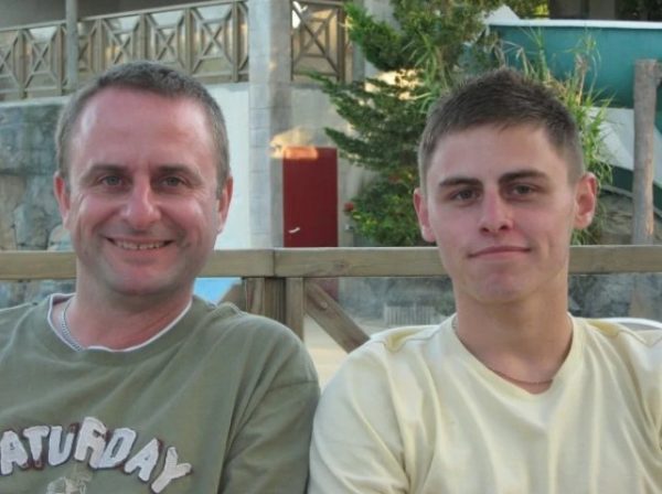 Ένα τηλεφώνημα τον στοιχειώνει ακόμα – Η συγκλονιστική ιστορία του Chris Door