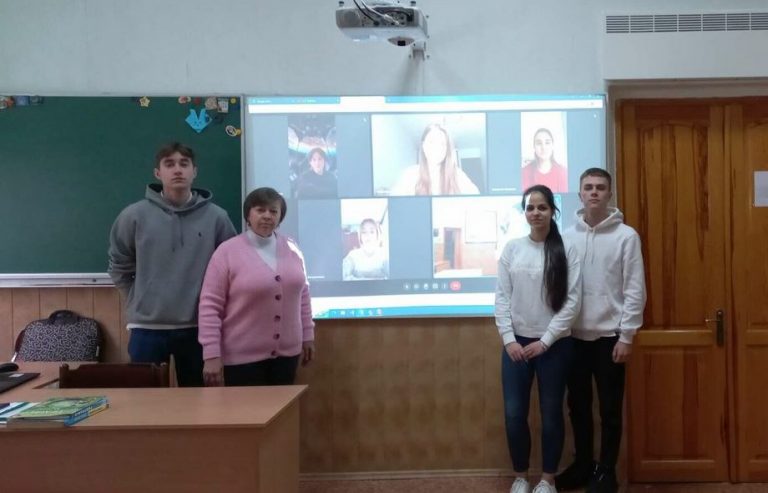 Ουκρανία: Μαθήματα ελληνικής γλώσσας στο βομβαρδιζόμενο Κίεβο