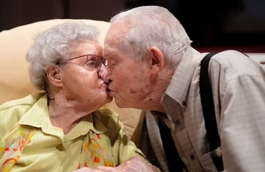 ΗΠΑ: Πέθαναν στα 100 τους, μετά από 79 χρόνια γάμου, με λίγες ώρες διαφορά