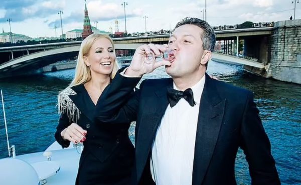 Ρωσία: Ενώ ο Πούτιν βομβάρδιζε το Κίεβο, σύζυγος υπουργού του ξόδευε χιλιάδες ευρώ στο Παρίσι