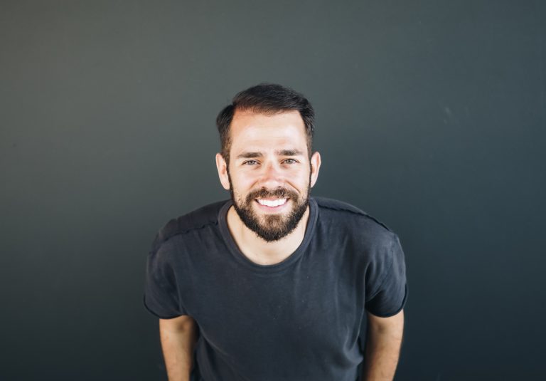 Ο Δημήτρης Αγιοπετρίτης – Μπογδάνος μίλησε στο in για το «Μπιλ & Λου»