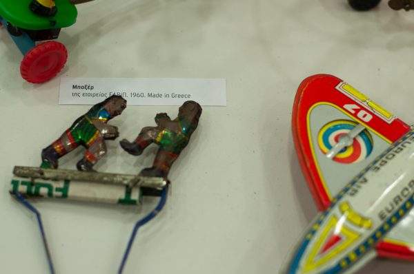 Σπάνιο τσίγκινο παιχνίδι από τη συλλογή του Βασίλη Κούλογλου | Image by Marina Koutsoumpa