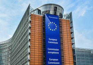 Κομισιόν για Ιμάμογλου: «Πρέπει να αναστραφεί η οπισθοδρόμηση στη Τουρκία»