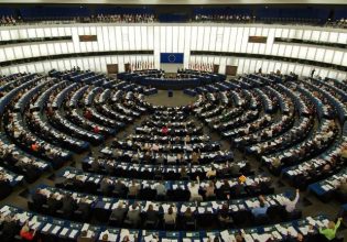 Qatargate: Σύσσωμοι οι ευρωβουλευτές ζητούν να παγώσουν αποφάσεις για το Κατάρ